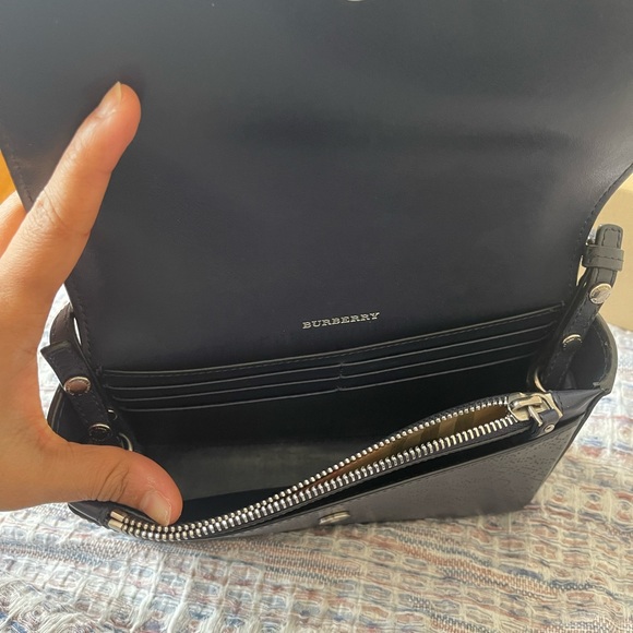 Navy logo perforated pre-loved Burberry crossbody - Picture 5 of 6